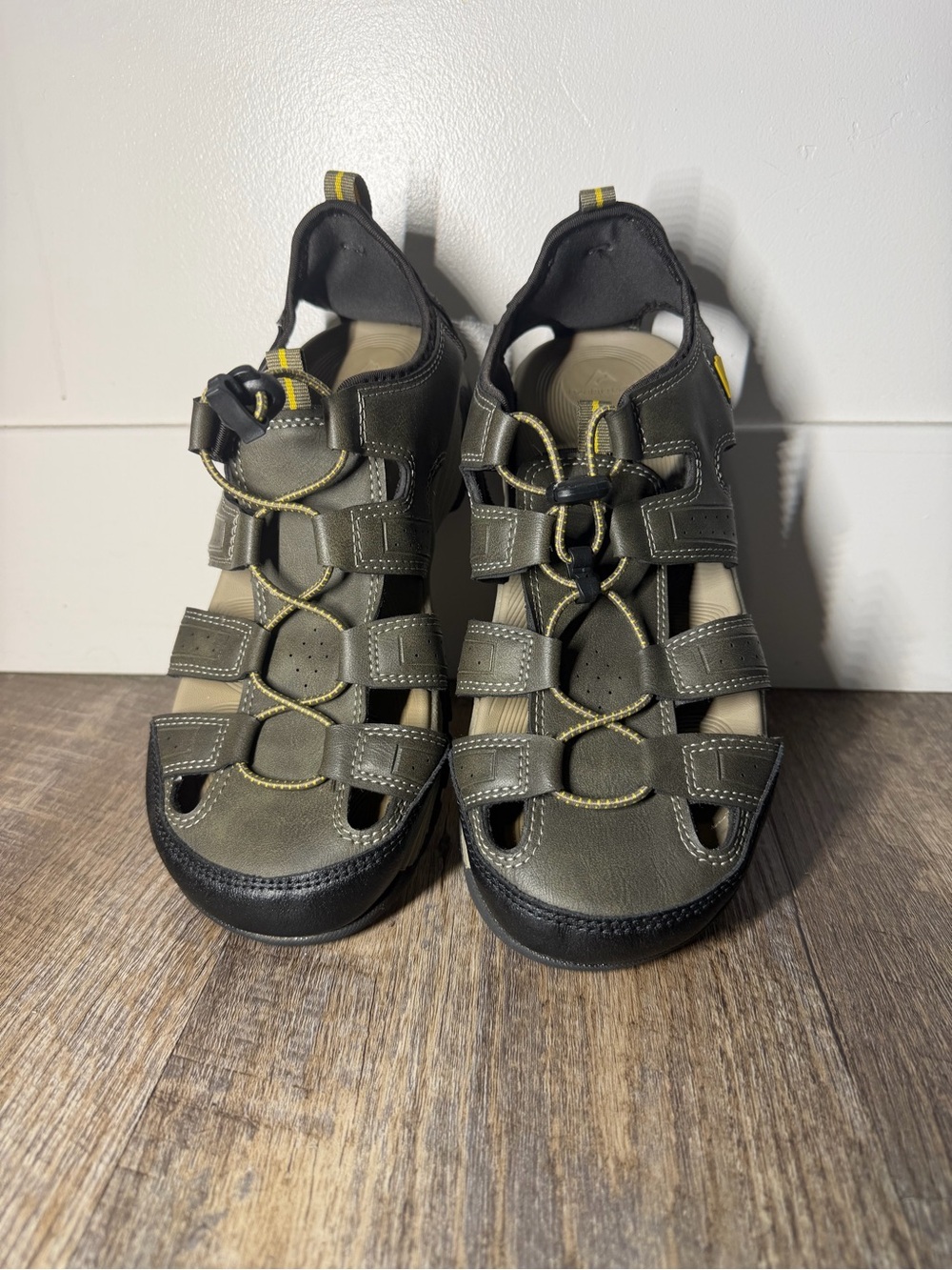 Men's Olive Green Closed-Toe Outdoor Sandals - Casual Comfort